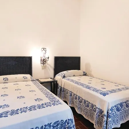 Three-bedroom Holiday In Capoliveri -li- *