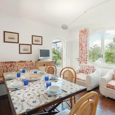Semesterbostad Three-bedroom Holiday In Capoliveri -li- Casa Marchetti