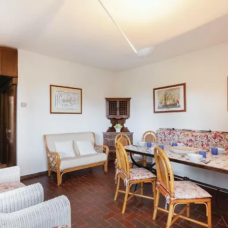 Semesterbostad Three-bedroom Holiday In Capoliveri -li-