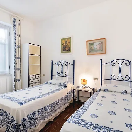 Three-bedroom Holiday In Capoliveri -li-