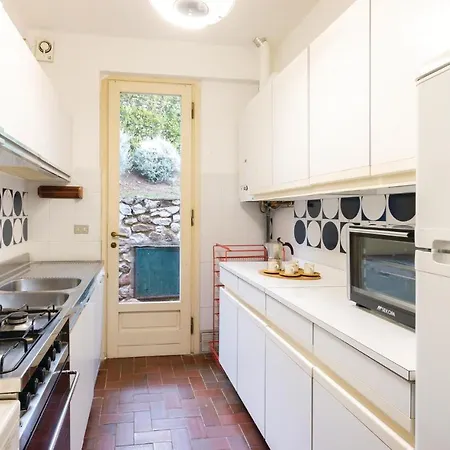 Three-bedroom Holiday In Capoliveri -li- *
